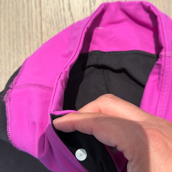 Lululemon Woman's Size 4 Black/Violet Reversible Wunder Under Pant *Full-On Luon - Picture 7 of 13